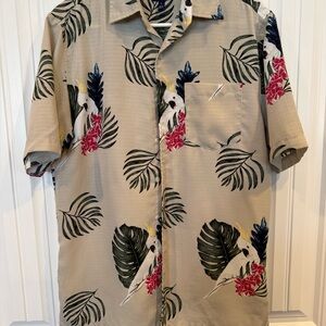 Men’s Croft & Barrow Shirt with Green and Red Floral Design parrot size small